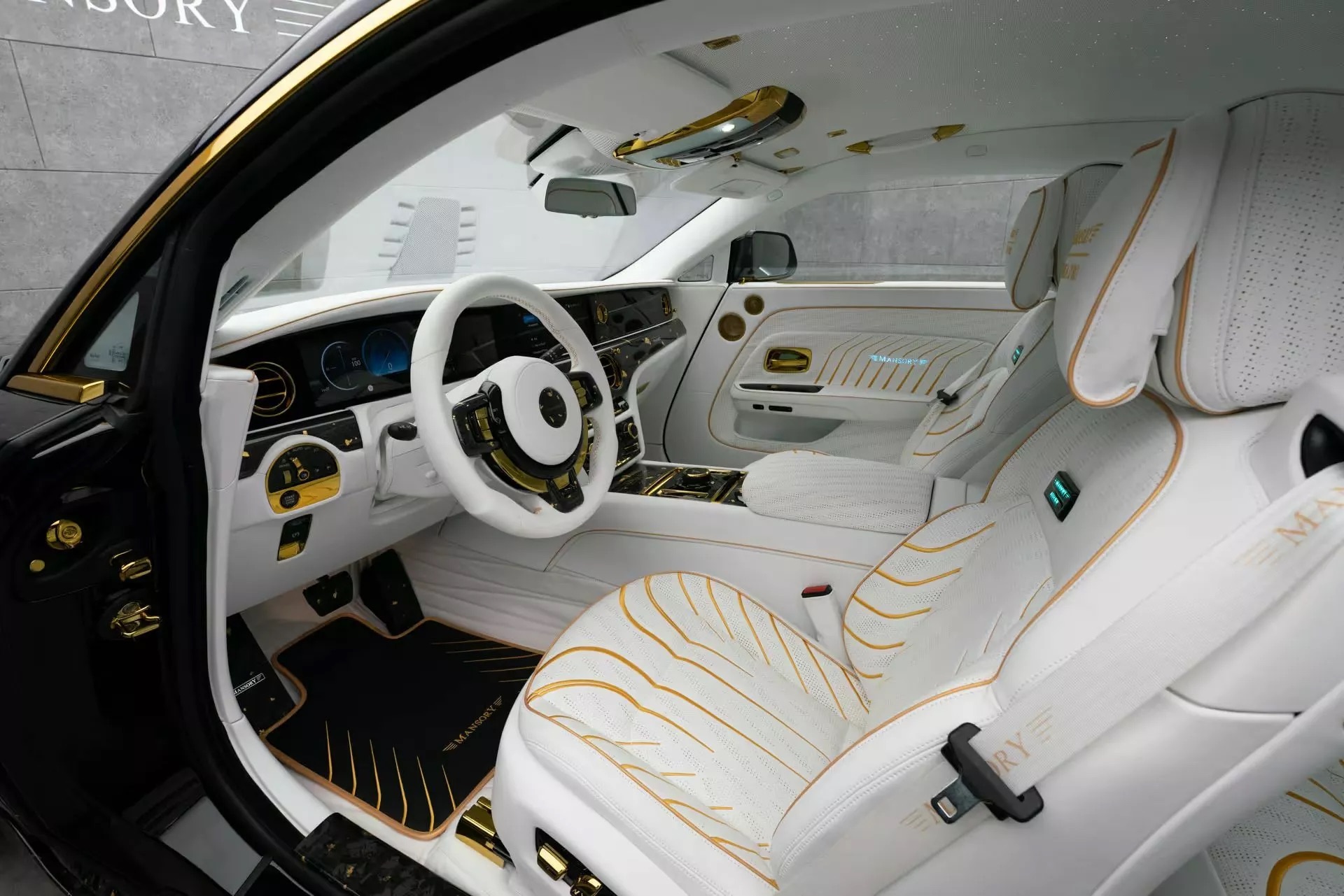 Rolls-Royce Spectre bản độ ‘dát vàng’ này có hẳn loa ngoài phát âm thanh khi di chuyển gây tranh cãi- Ảnh 9. Rolls-Royce Spectre bản độ ‘dát vàng’ này có hẳn loa ngoài phát âm thanh khi di chuyển gây tranh cãi- Ảnh 9.