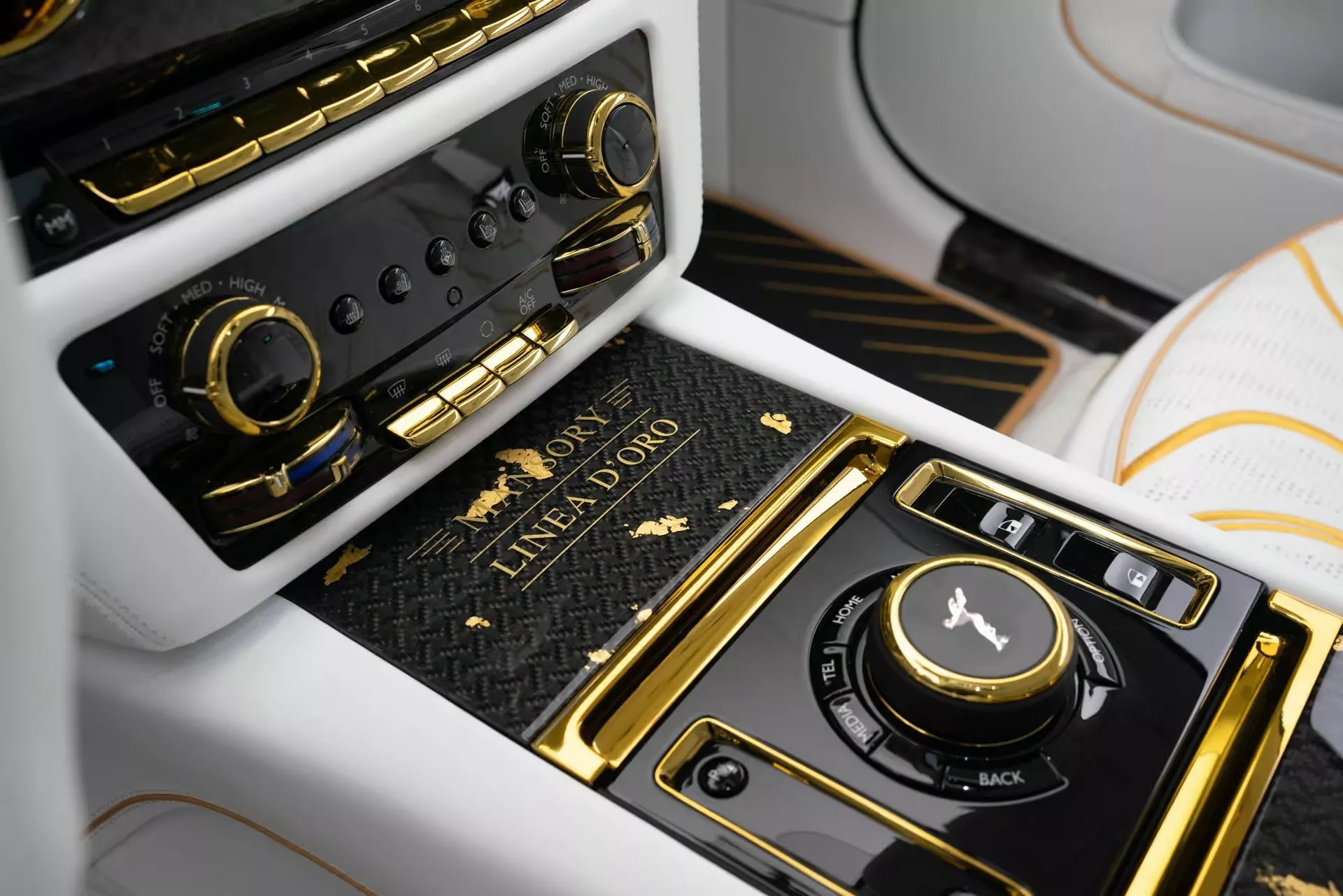 Rolls-Royce Spectre bản độ &lsquo;d&aacute;t v&agrave;ng&rsquo; n&agrave;y c&oacute; hẳn loa ngo&agrave;i ph&aacute;t &acirc;m thanh khi di chuyển g&acirc;y tranh c&atilde;i- Ảnh 4.