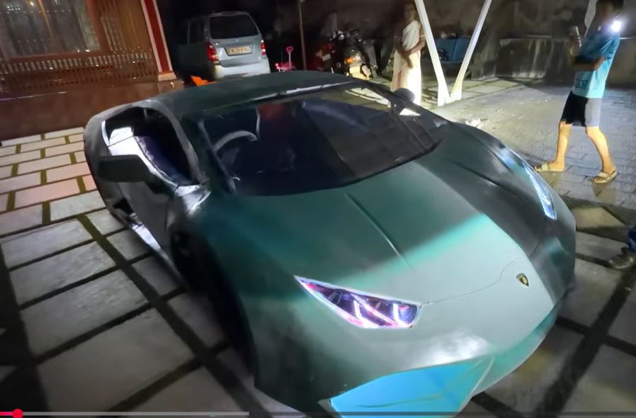 Th&ecirc;m một ch&agrave;ng trai trẻ d&agrave;nh hẳn 4 năm l&agrave;m xe m&ocirc; phỏng Lamborghini Huracan tỷ lệ như thật- Ảnh 1.
