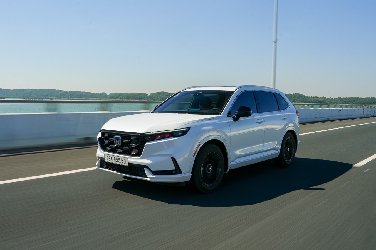 Honda CR-V hybrid lắp ráp rẻ hơn, không xịn như xe nhập, ra sớm vì sợ mất khách? Đây là câu trả lời!- Ảnh 2. Honda CR-V hybrid lắp ráp rẻ hơn, không xịn như xe nhập, ra sớm vì sợ mất khách? Đây là câu trả lời!- Ảnh 2.