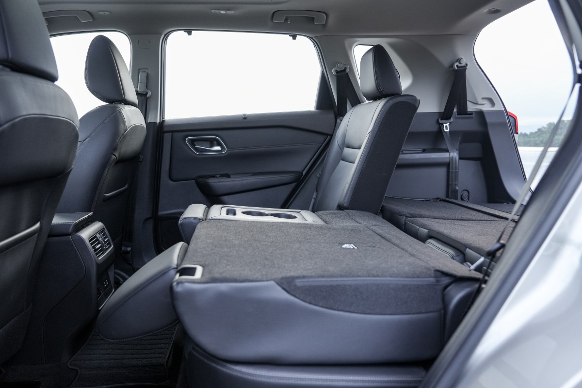 Nissan X-Trail 2026 ra mắt gần Việt Nam: Giá quy đổi 1,4 tỷ đồng, 1 bản có nhiều trang bị ‘ăn chơi’, động cơ hybrid đấu CR-V- Ảnh 15. Nissan X-Trail 2026 ra mắt gần Việt Nam: Giá quy đổi 1,4 tỷ đồng, 1 bản có nhiều trang bị ‘ăn chơi’, động cơ hybrid đấu CR-V- Ảnh 15.