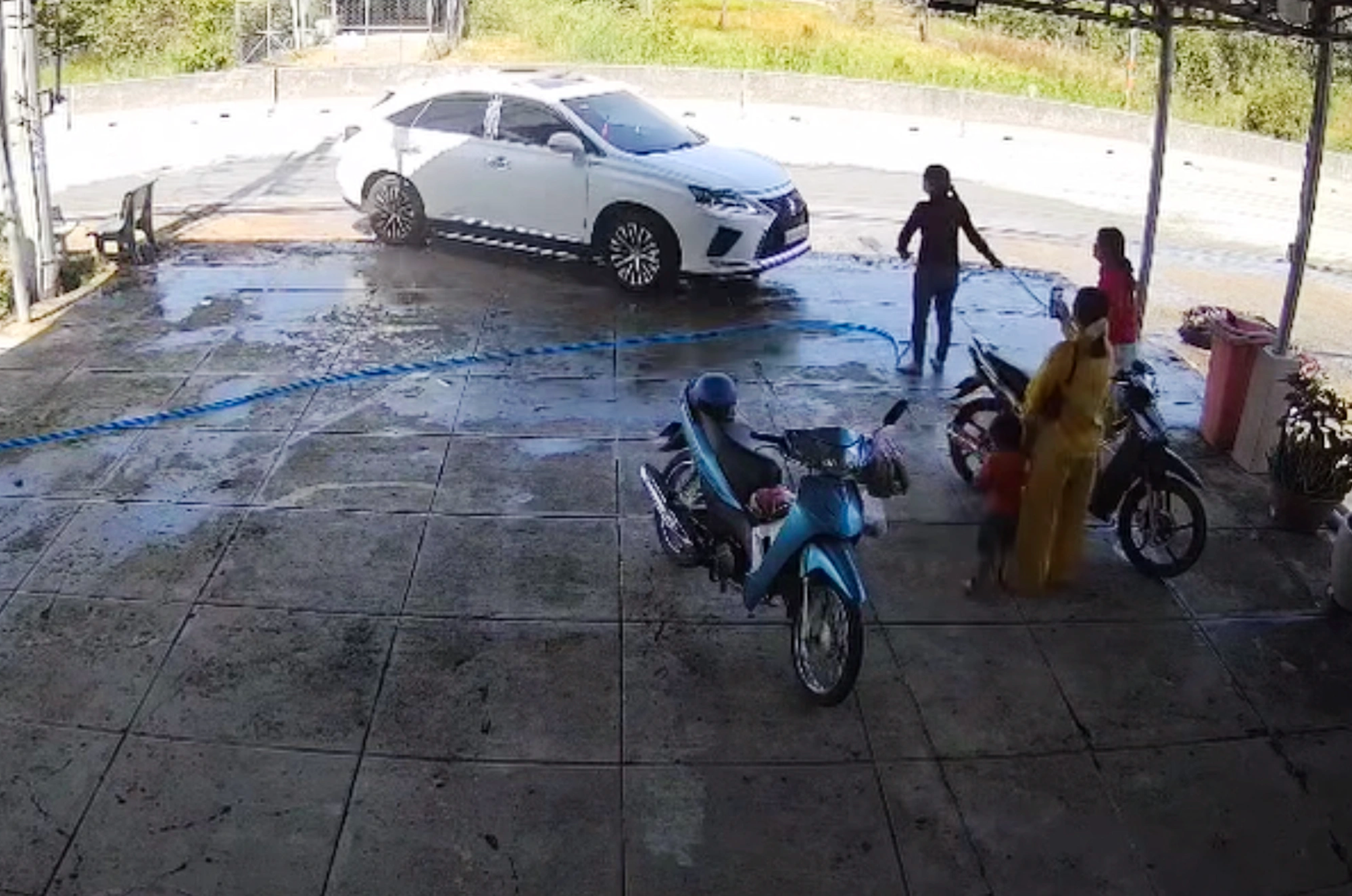 Tài xế lái xe tông chết em gái ở Tây Ninh: Nguồn cơn liên quan đến đất cát, thường xuyên cự cãi từ lâu- Ảnh 1.