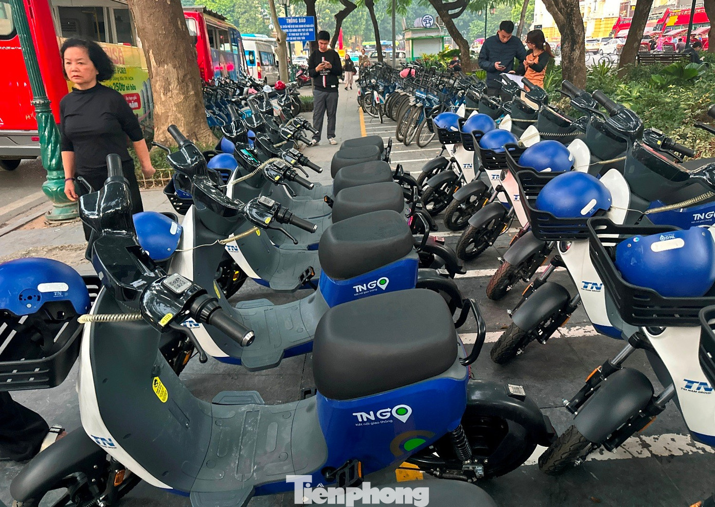 Xe đạp điện công cộng lần đầu có mặt tại Hà Nội: Pin tháo rời, chạy 90 km mỗi lần sạc- Ảnh 1. Xe đạp điện công cộng lần đầu có mặt tại Hà Nội: Pin tháo rời, chạy 90 km mỗi lần sạc- Ảnh 1.