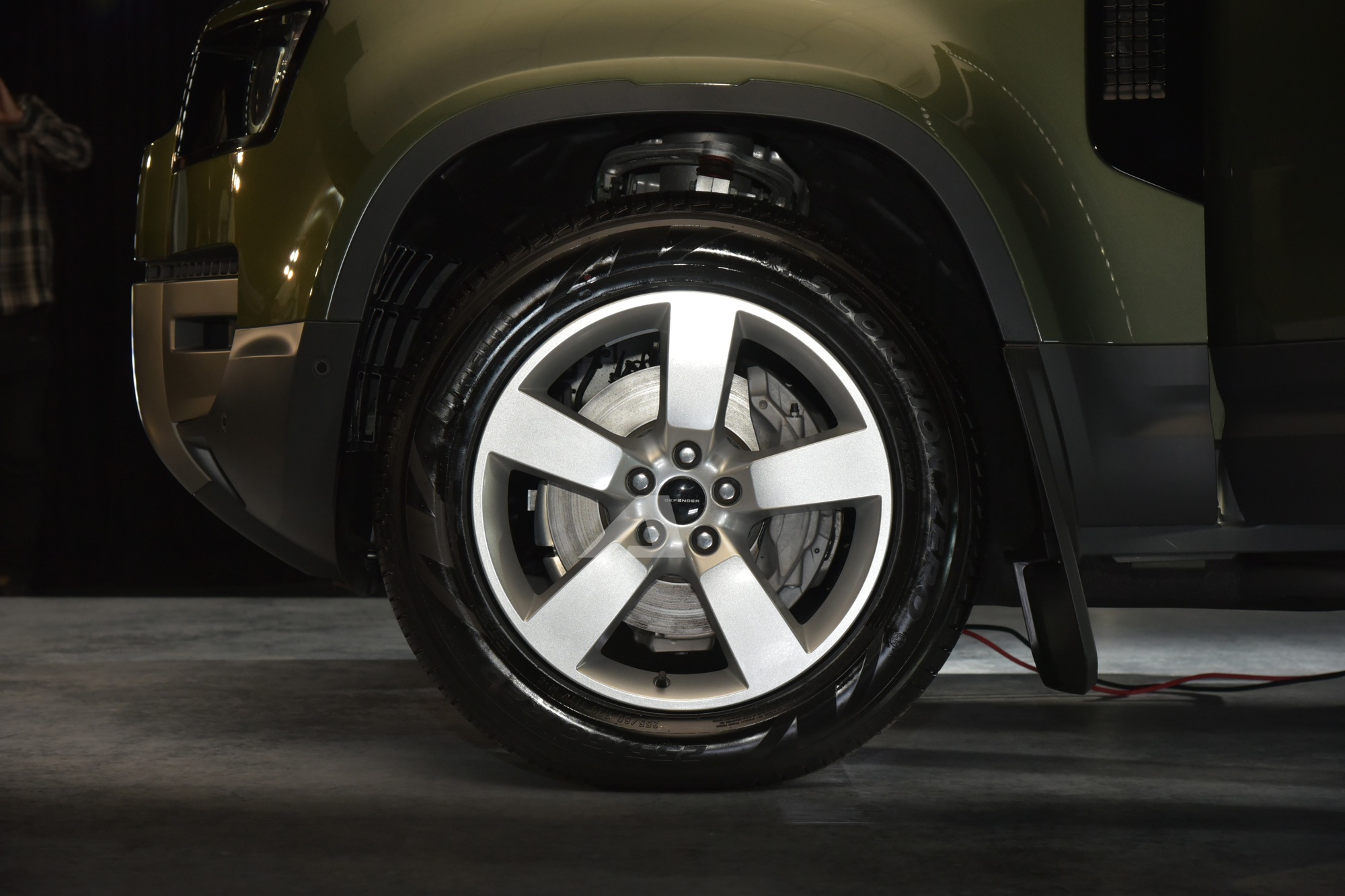 Land Rover Defender 2026 ra mắt Việt Nam: Giá từ 5,1 tỷ đồng, màn hình khủng, có ghế ông chủ và công nghệ off-road 'nhàn tênh'- Ảnh 9. Land Rover Defender 2026 ra mắt Việt Nam: Giá từ 5,1 tỷ đồng, màn hình khủng, có ghế ông chủ và công nghệ off-road 'nhàn tênh'- Ảnh 9.