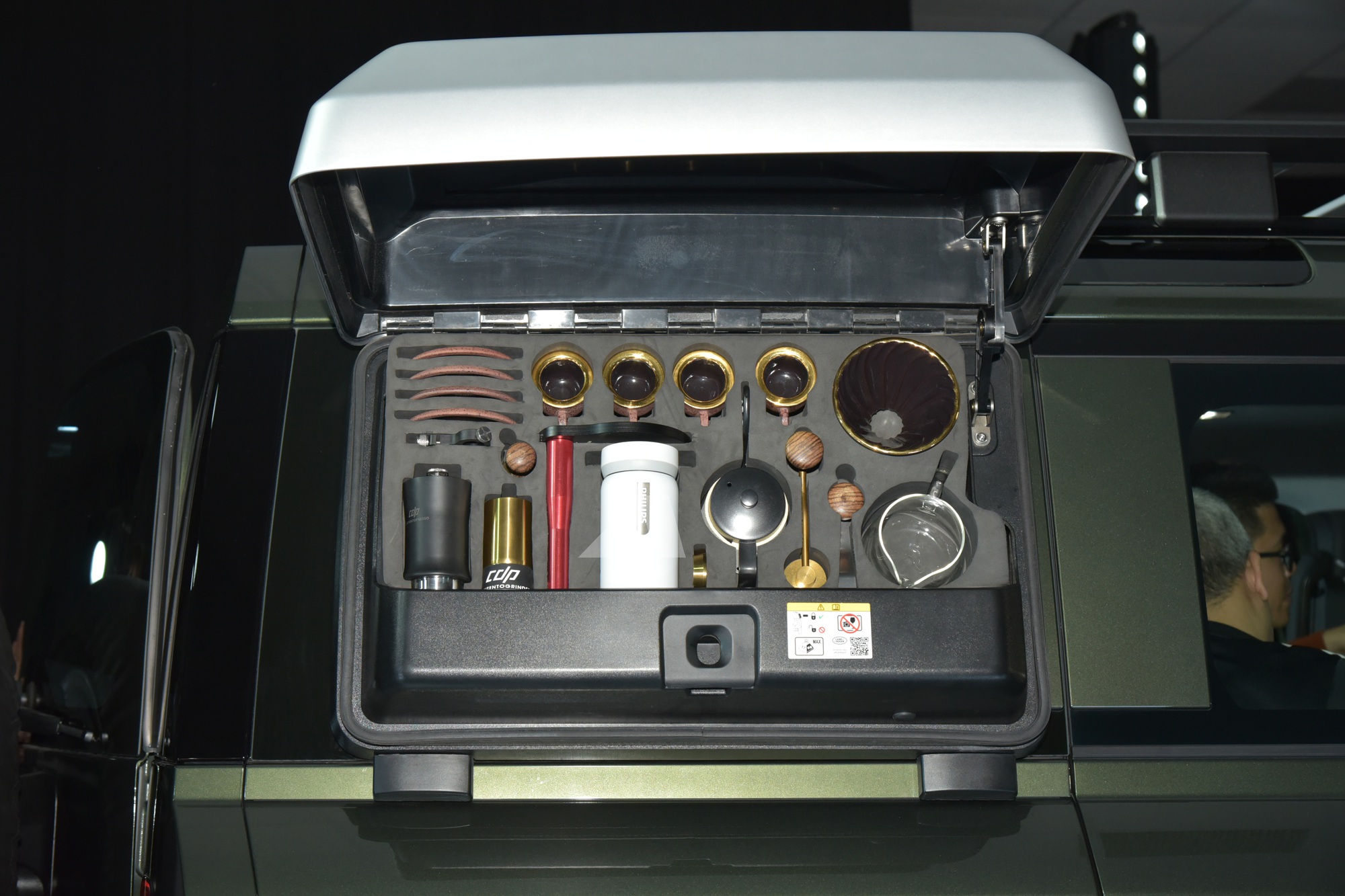 Land Rover Defender 2026 ra mắt Việt Nam: Giá từ 5,1 tỷ đồng, màn hình khủng, có ghế ông chủ và công nghệ off-road 'nhàn tênh'- Ảnh 18. Land Rover Defender 2026 ra mắt Việt Nam: Giá từ 5,1 tỷ đồng, màn hình khủng, có ghế ông chủ và công nghệ off-road 'nhàn tênh'- Ảnh 18.