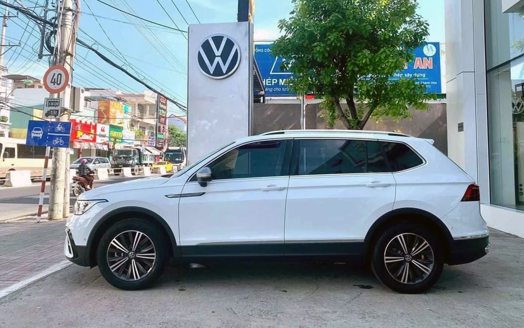 VW Tiguan Allspace ‘xả kho’ giá gần 1,5 tỷ đồng tại đại lý: Chỉ còn bản ‘base’ với số lượng ít, có thể dọn đường đón mẫu mới thay thế- Ảnh 5.