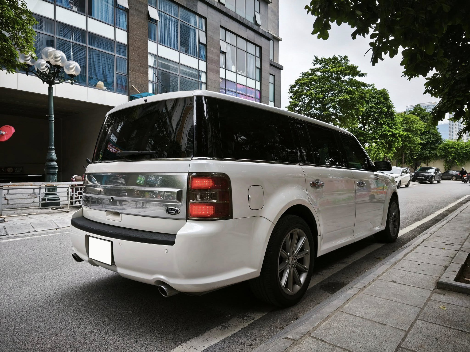Hàng hiếm Ford Flex đời 'chót' tại Việt Nam rao bán lại với giá ngang Everest mới: Dáng hộp như Ranger Rover, dùng chung nhiều linh kiện với Explorer- Ảnh 6.