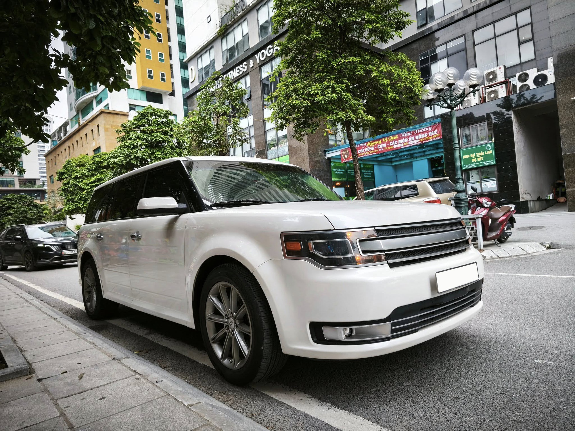 Hàng hiếm Ford Flex đời 'chót' tại Việt Nam rao bán lại với giá ngang Everest mới: Dáng hộp như Ranger Rover, dùng chung nhiều linh kiện với Explorer- Ảnh 2.
