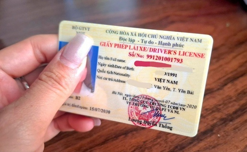 Từ năm 2025, bằng l&aacute;i xe m&aacute;y bị trừ hết điểm m&agrave; vẫn chạy bị phạt bao nhi&ecirc;u?- Ảnh 1.