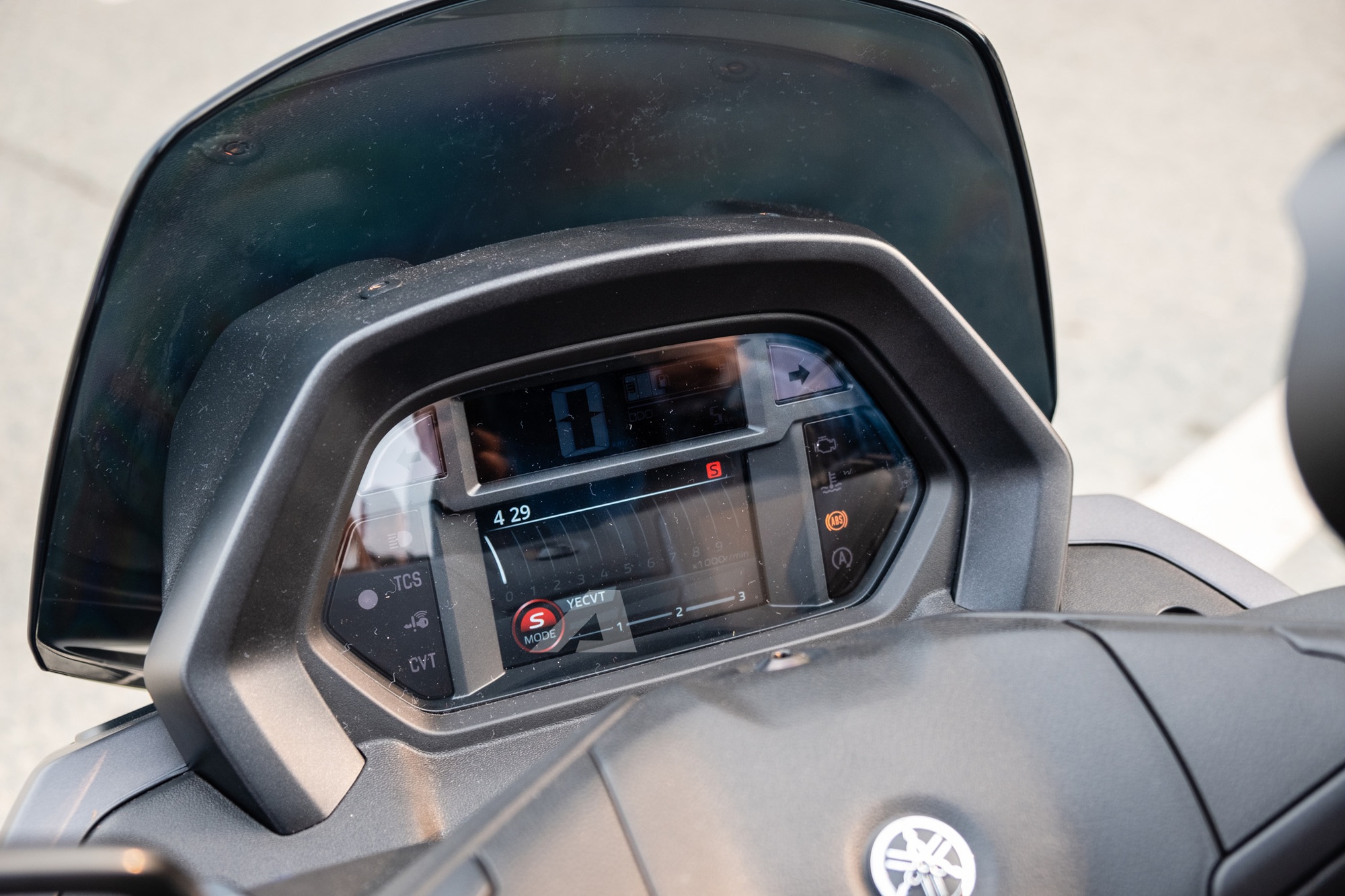 Yamaha NMAX 2025 ra mắt Việt Nam: Gi&aacute; từ 69 triệu đồng, hộp số điện tử 2 chế độ, c&oacute; thể thế chỗ PCX- Ảnh 6.