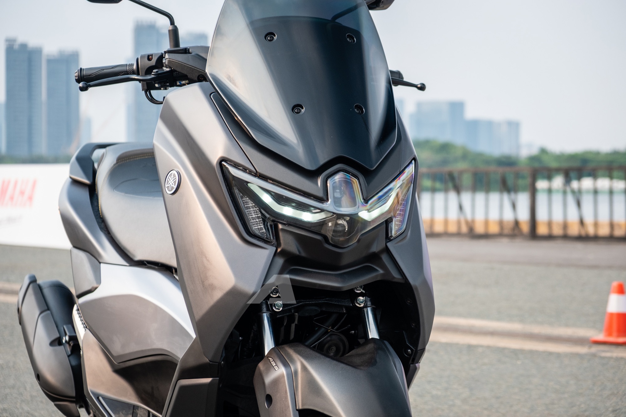 Yamaha NMAX 2025 ra mắt Việt Nam: Gi&aacute; từ 69 triệu đồng, hộp số điện tử 2 chế độ, c&oacute; thể thế chỗ PCX- Ảnh 10.