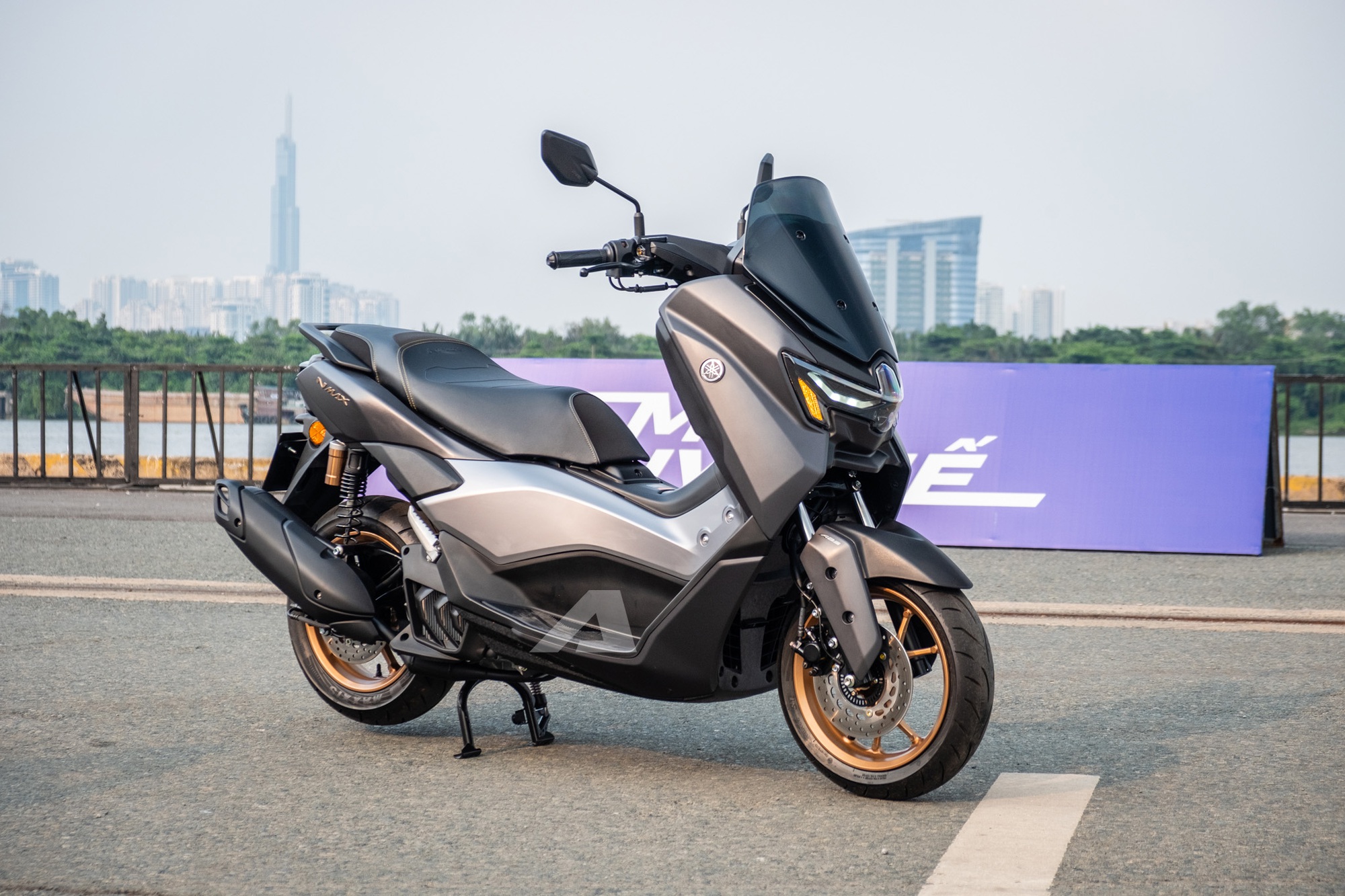 Yamaha NMAX 2025 ra mắt Việt Nam: Gi&aacute; từ 69 triệu đồng, hộp số điện tử 2 chế độ, c&oacute; thể thế chỗ PCX- Ảnh 3.