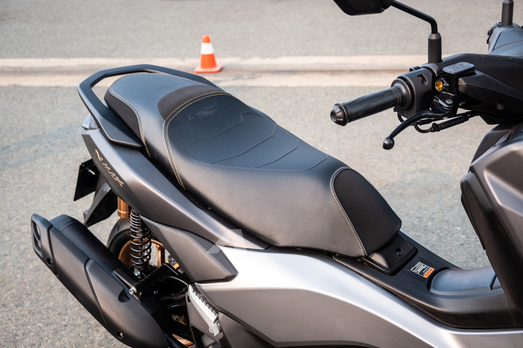 Yamaha NMAX 2025 ra mắt Việt Nam: Gi&aacute; từ 69 triệu đồng, hộp số điện tử 2 chế độ, c&oacute; thể thế chỗ PCX- Ảnh 4.