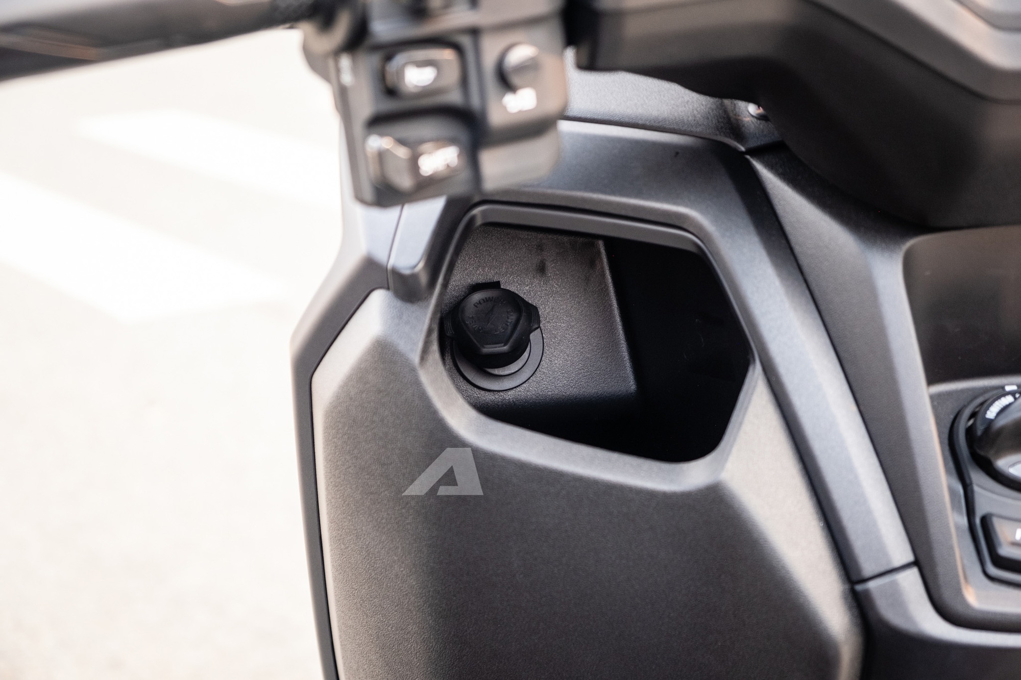 Yamaha NMAX 2025 ra mắt Việt Nam: Gi&aacute; từ 69 triệu đồng, hộp số điện tử 2 chế độ, c&oacute; thể thế chỗ PCX- Ảnh 16.