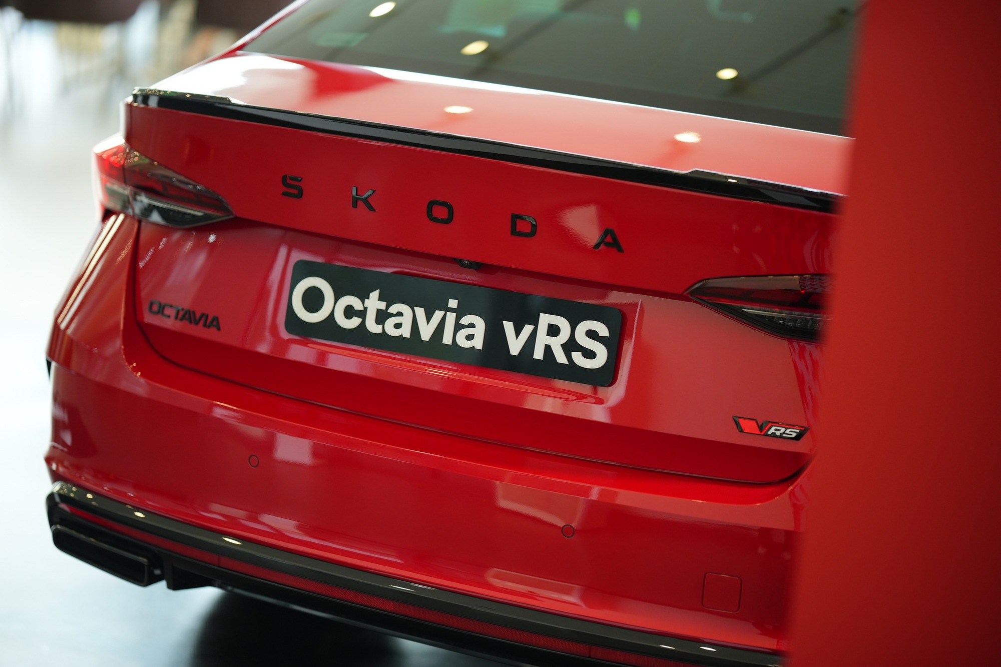 Skoda Octavia RS chốt gi&aacute; 1,608 tỷ đồng tại Việt Nam: Rẻ hơn WRX, c&oacute; ADAS, treo th&iacute;ch ứng c&ugrave;ng nhiều &lsquo;đồ chơi&rsquo; khủng cho d&acirc;n m&ecirc; l&aacute;i- Ảnh 12.