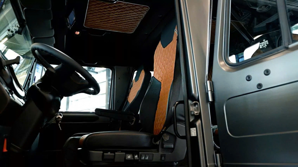 Mercedes Unimog tr&igrave;nh l&agrave;ng phi&ecirc;n bản sang trọng nhất từ trước đến nay- Ảnh 6.