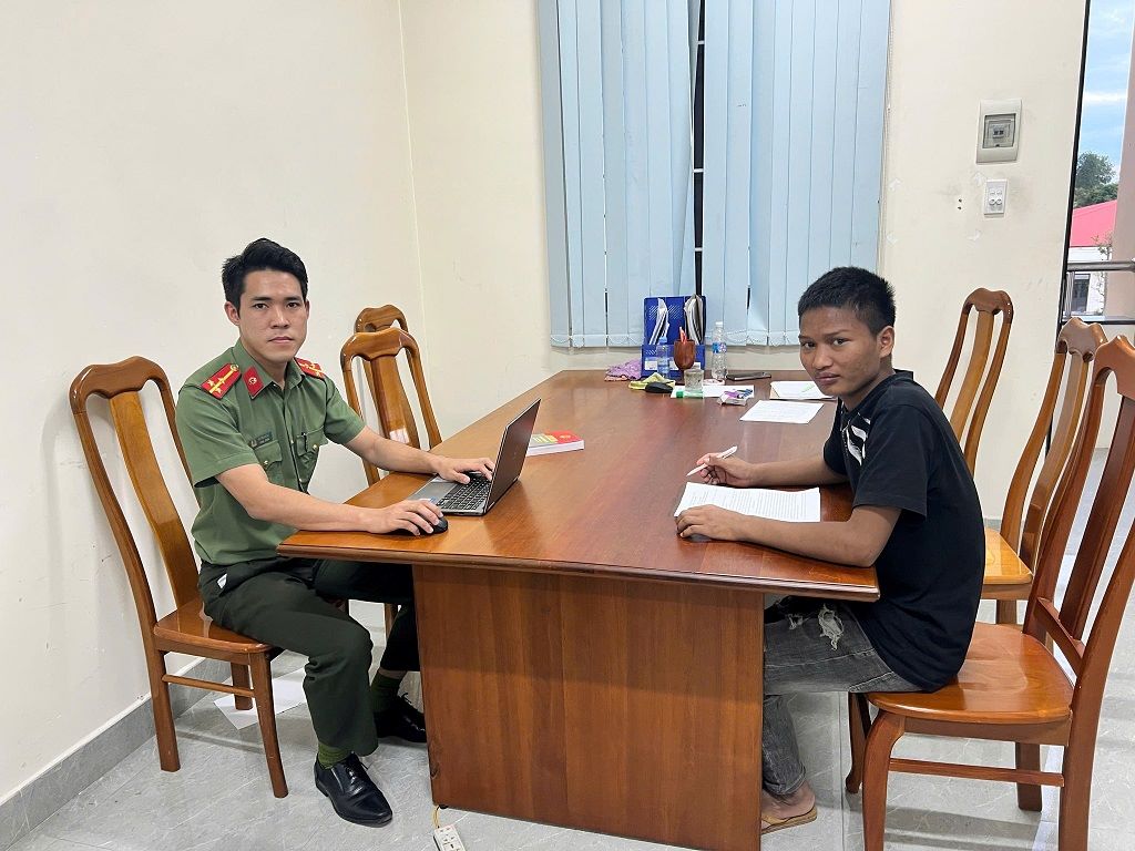 Nhậu say ngủ quên trên ô tô, người đàn ông bị đưa sang Campuchia- Ảnh 1. Nhậu say ngủ quên trên ô tô, người đàn ông bị đưa sang Campuchia- Ảnh 1.