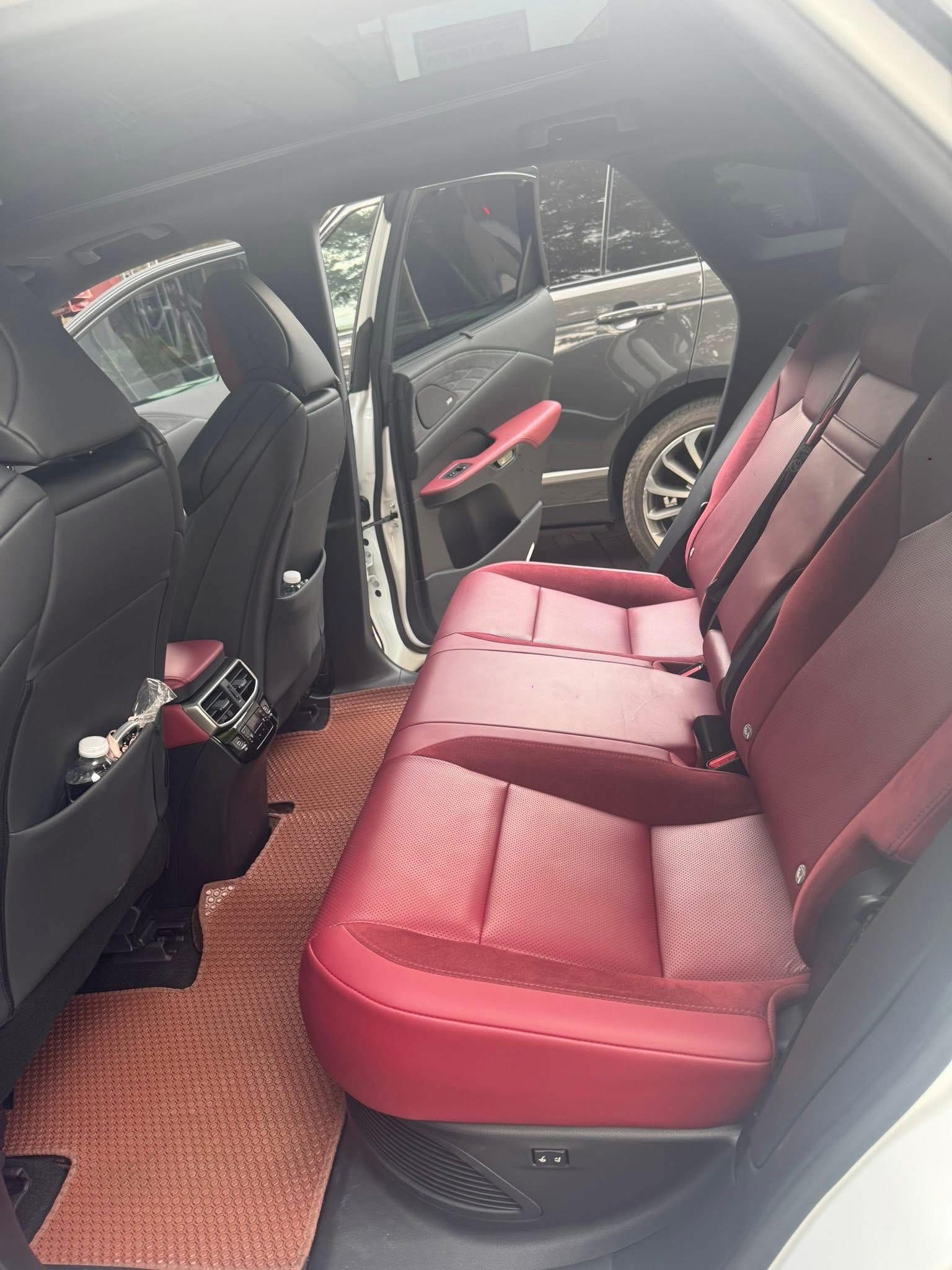 Giữ gi&aacute; như Lexus: RX 500h đi hơn 9.000km b&aacute;n lại gần bằng gi&aacute; lăn b&aacute;nh xe mới, c&ograve;n nguy&ecirc;n bảo h&agrave;nh ch&iacute;nh h&atilde;ng- Ảnh 9.