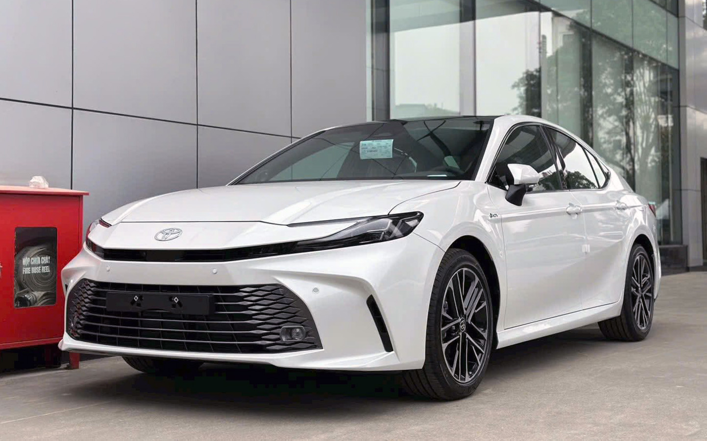 Loạt xe hybrid phổ th&ocirc;ng giảm gi&aacute; trước thềm giảm thuế từ th&aacute;ng sau tại Việt Nam: C&oacute; 'vua doanh số' ph&acirc;n kh&uacute;c giảm lăn b&aacute;nh hơn 150 triệu đồng- Ảnh 2.