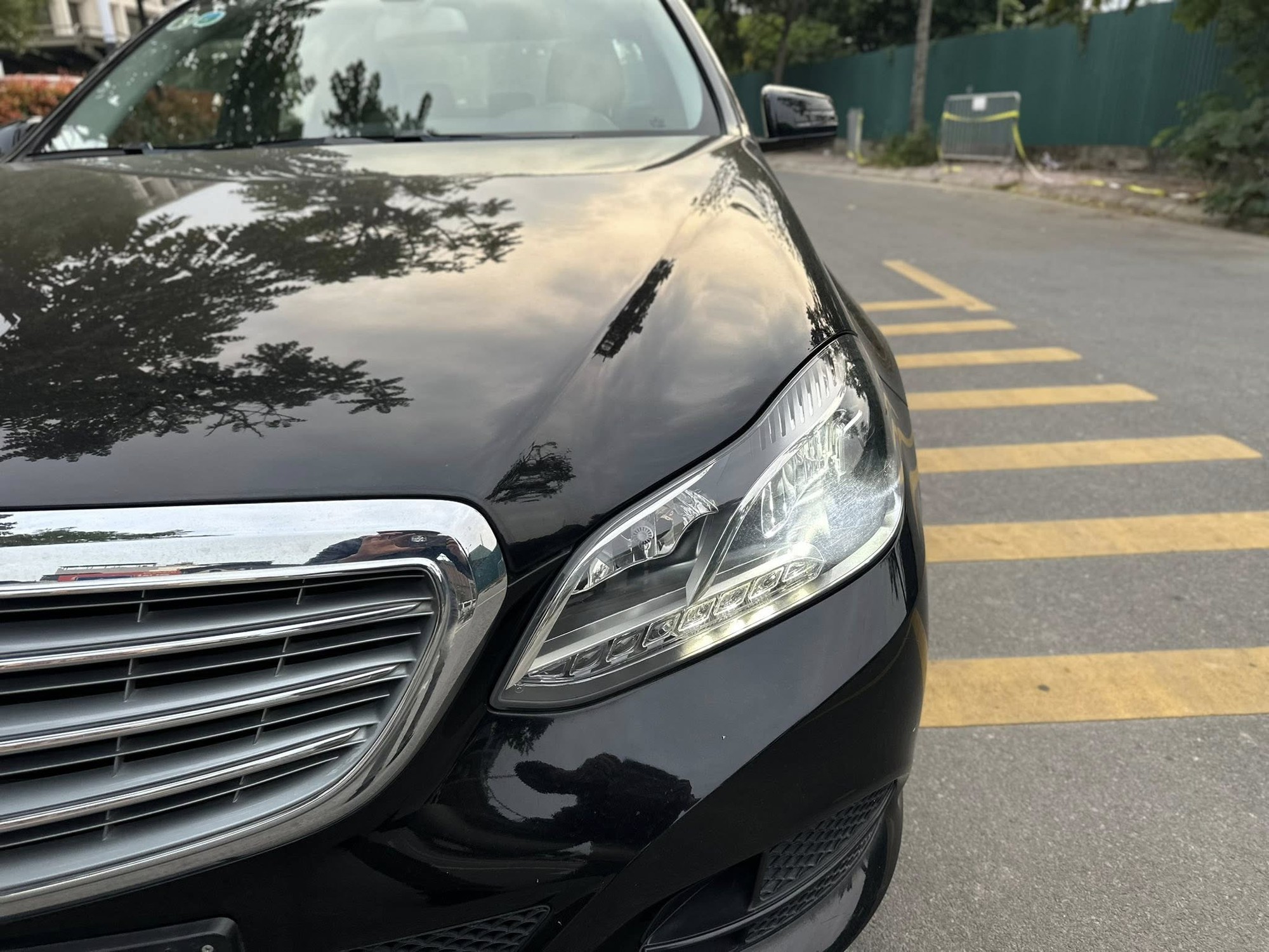 Mercedes-Benz E 200 h&agrave;ng độc b&aacute;n lại gi&aacute; 565 triệu đồng: Nhiều trang bị kh&aacute;c xe ch&iacute;nh h&atilde;ng, hộp số c&oacute; thể khiến nhiều người đắn đo- Ảnh 5.