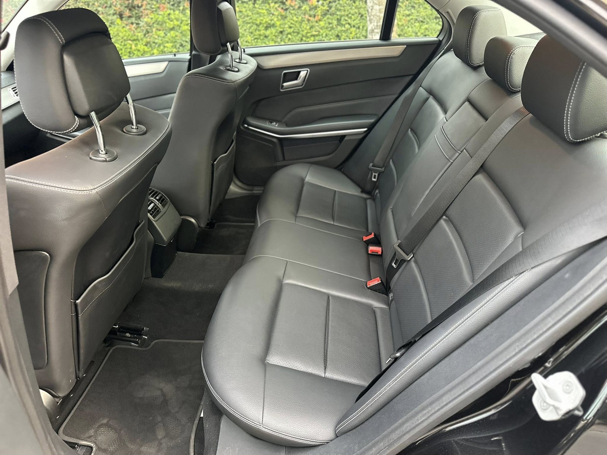 Mercedes-Benz E 200 h&agrave;ng độc b&aacute;n lại gi&aacute; 565 triệu đồng: Nhiều trang bị kh&aacute;c xe ch&iacute;nh h&atilde;ng, hộp số c&oacute; thể khiến nhiều người đắn đo- Ảnh 10.