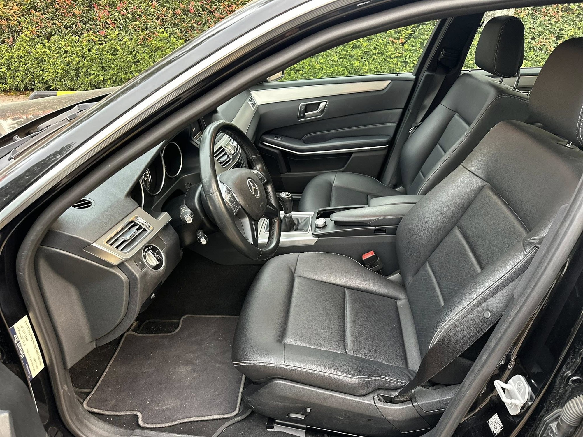 Mercedes-Benz E 200 h&agrave;ng độc b&aacute;n lại gi&aacute; 565 triệu đồng: Nhiều trang bị kh&aacute;c xe ch&iacute;nh h&atilde;ng, hộp số c&oacute; thể khiến nhiều người đắn đo- Ảnh 6.