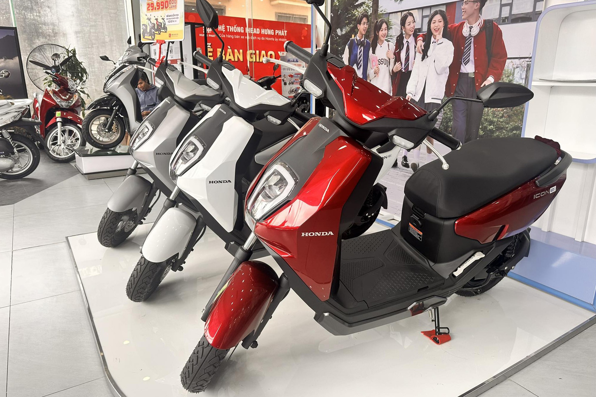 Honda ICON e: giảm gi&aacute; kỷ lục tại đại l&yacute;: Thực tế c&ograve;n 17 triệu đồng, rẻ hơn cả Wave, đầy điện đủ chạy H&agrave; Nội - Ninh B&igrave;nh- Ảnh 2.