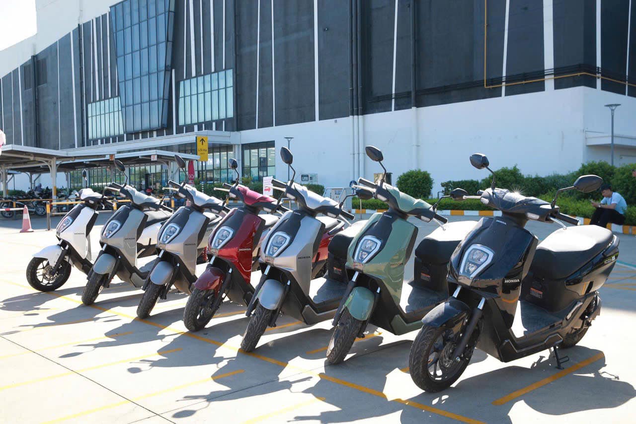 Honda ICON e: giảm gi&aacute; kỷ lục tại đại l&yacute;: Thực tế c&ograve;n 17 triệu đồng, rẻ hơn cả Wave, đầy điện đủ chạy H&agrave; Nội - Ninh B&igrave;nh- Ảnh 8.
