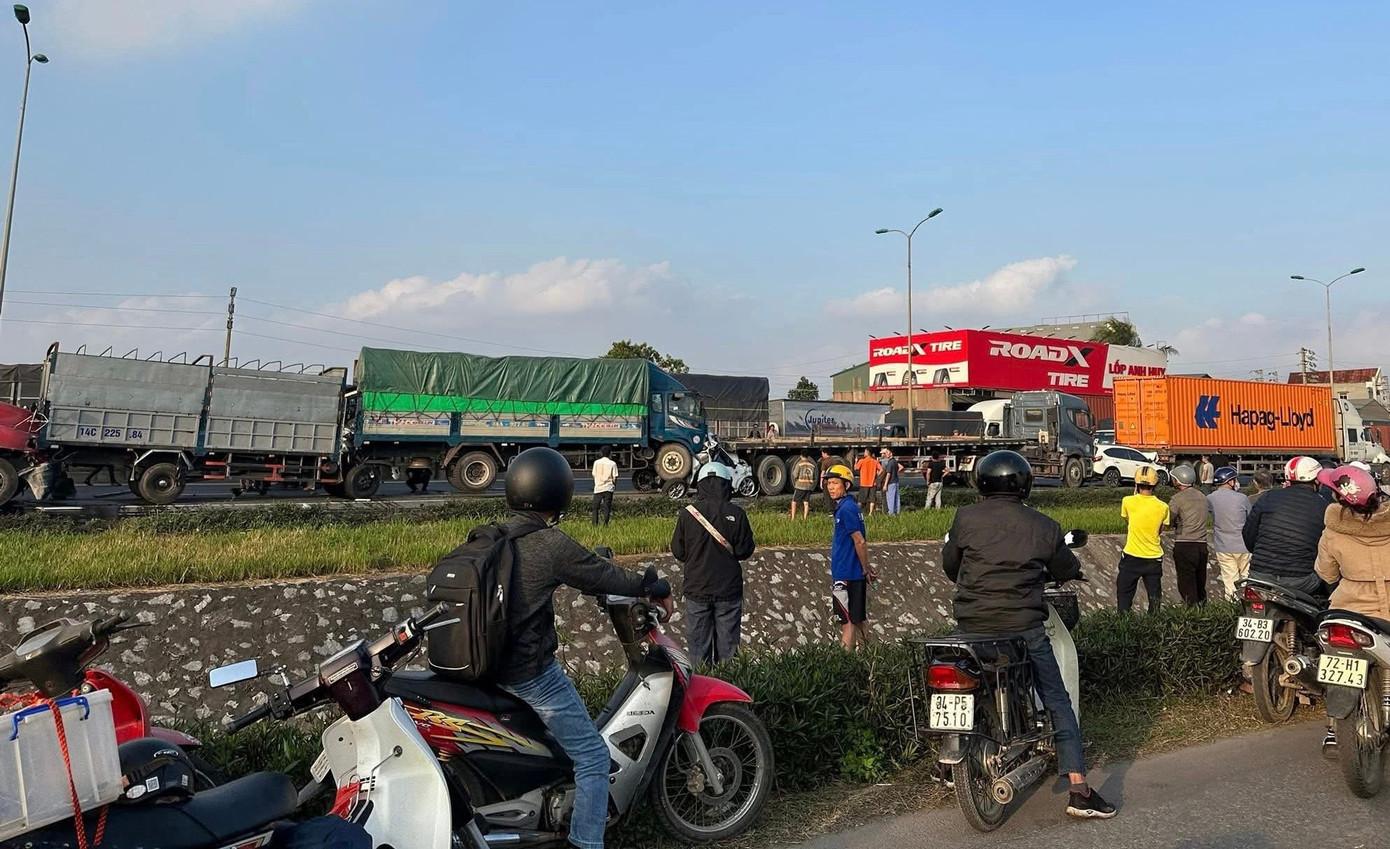 Tạm giữ khẩn cấp t&agrave;i xế g&acirc;y tai nạn li&ecirc;n ho&agrave;n l&agrave;m 3 người thương vong, 7 xe &ocirc; t&ocirc; hư hỏng- Ảnh 3.