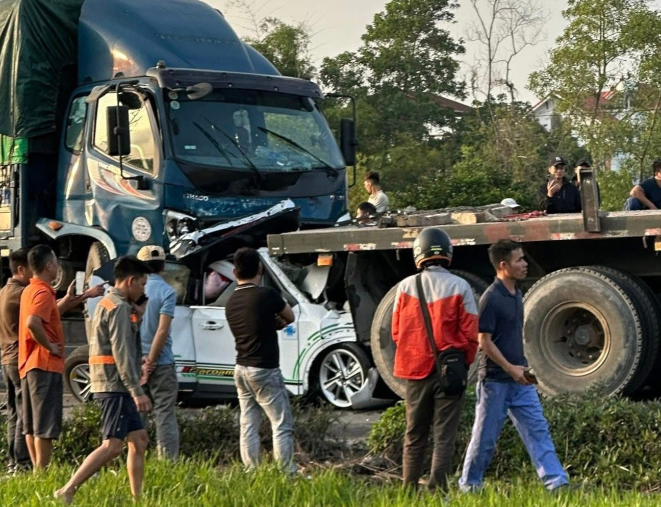 Tạm giữ khẩn cấp t&agrave;i xế g&acirc;y tai nạn li&ecirc;n ho&agrave;n l&agrave;m 3 người thương vong, 7 xe &ocirc; t&ocirc; hư hỏng- Ảnh 1.