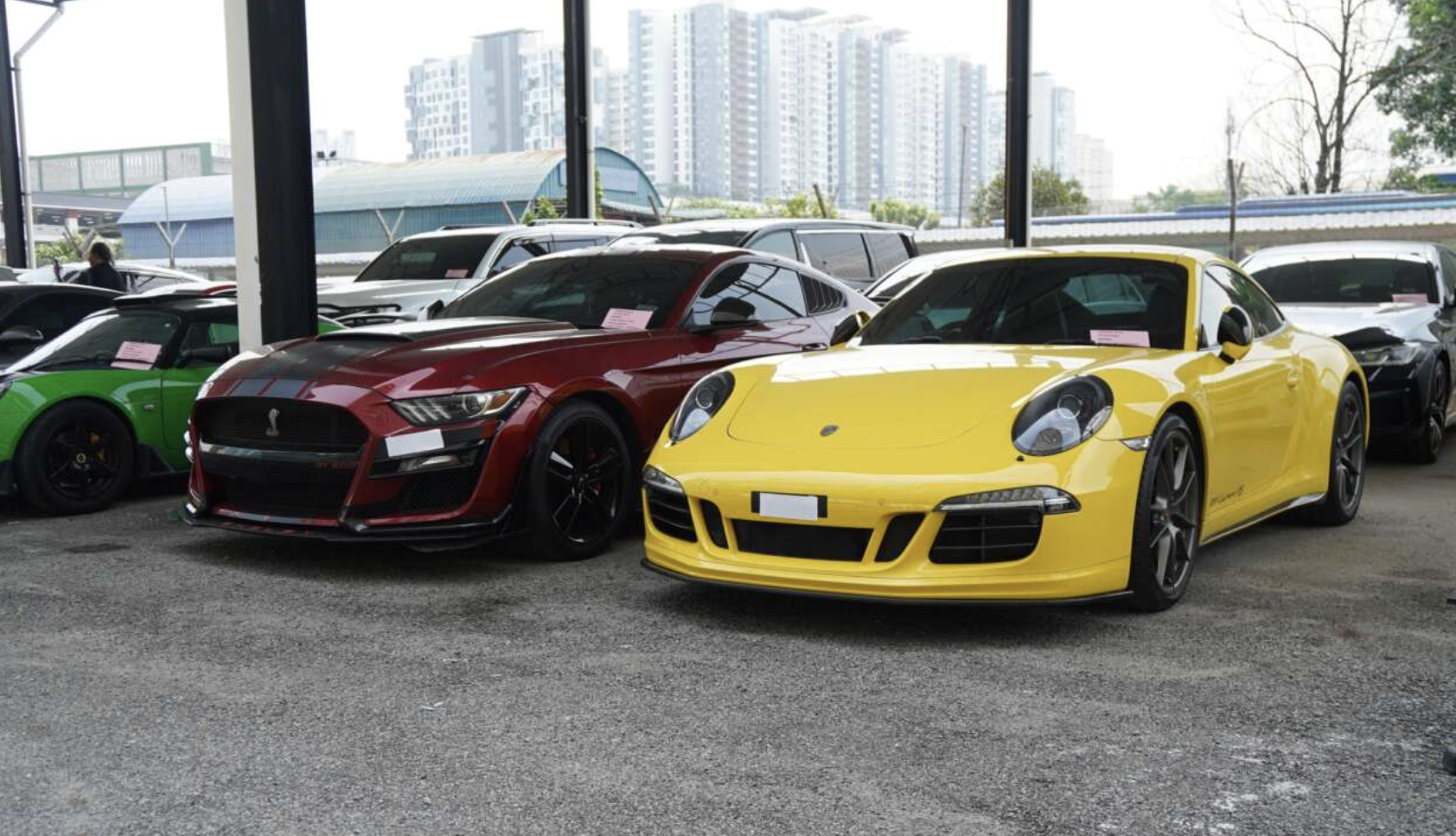 Đi Porsche, cưỡi Ferrari nhưng 'quên' nộp thuế: Hàng nghìn đại gia muối mặt vì bị cảnh sát thu giữ xe- Ảnh 4. Đi Porsche, cưỡi Ferrari nhưng 'quên' nộp thuế: Hàng nghìn đại gia muối mặt vì bị cảnh sát thu giữ xe- Ảnh 4.