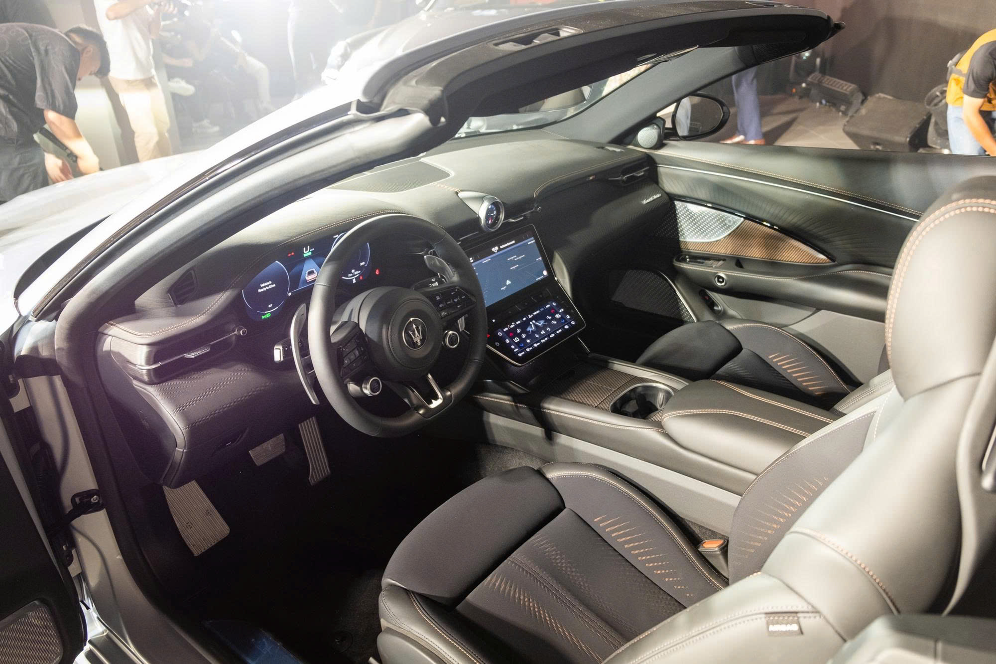 Loạt xe chỉ dành cho đại gia Việt ra mắt năm 2025: Đủ siêu xe đến siêu sang, nhiễu mẫu hàng hiếm trên thế giới, có mẫu giá ngang 2 căn penthouse- Ảnh 12. Loạt xe chỉ dành cho đại gia Việt ra mắt năm 2025: Đủ siêu xe đến siêu sang, nhiễu mẫu hàng hiếm trên thế giới, có mẫu giá ngang 2 căn penthouse- Ảnh 12.