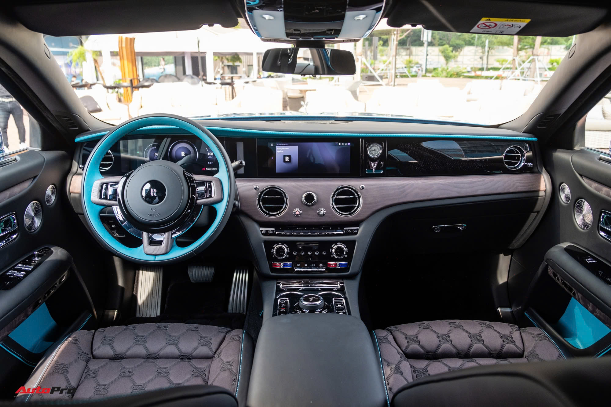 Loạt xe chỉ dành cho đại gia Việt ra mắt năm 2025: Đủ siêu xe đến siêu sang, nhiễu mẫu hàng hiếm trên thế giới, có mẫu giá ngang 2 căn penthouse- Ảnh 2. Loạt xe chỉ dành cho đại gia Việt ra mắt năm 2025: Đủ siêu xe đến siêu sang, nhiễu mẫu hàng hiếm trên thế giới, có mẫu giá ngang 2 căn penthouse- Ảnh 2.