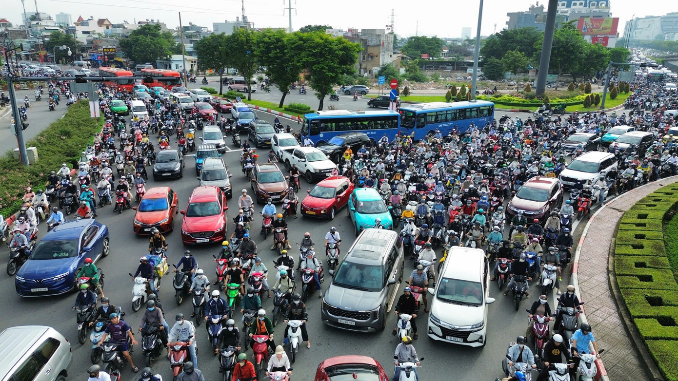 Đề xuất l&ugrave;i thời điểm hạn chế xe xăng dầu v&agrave;o trung t&acirc;m TPHCM- Ảnh 1.