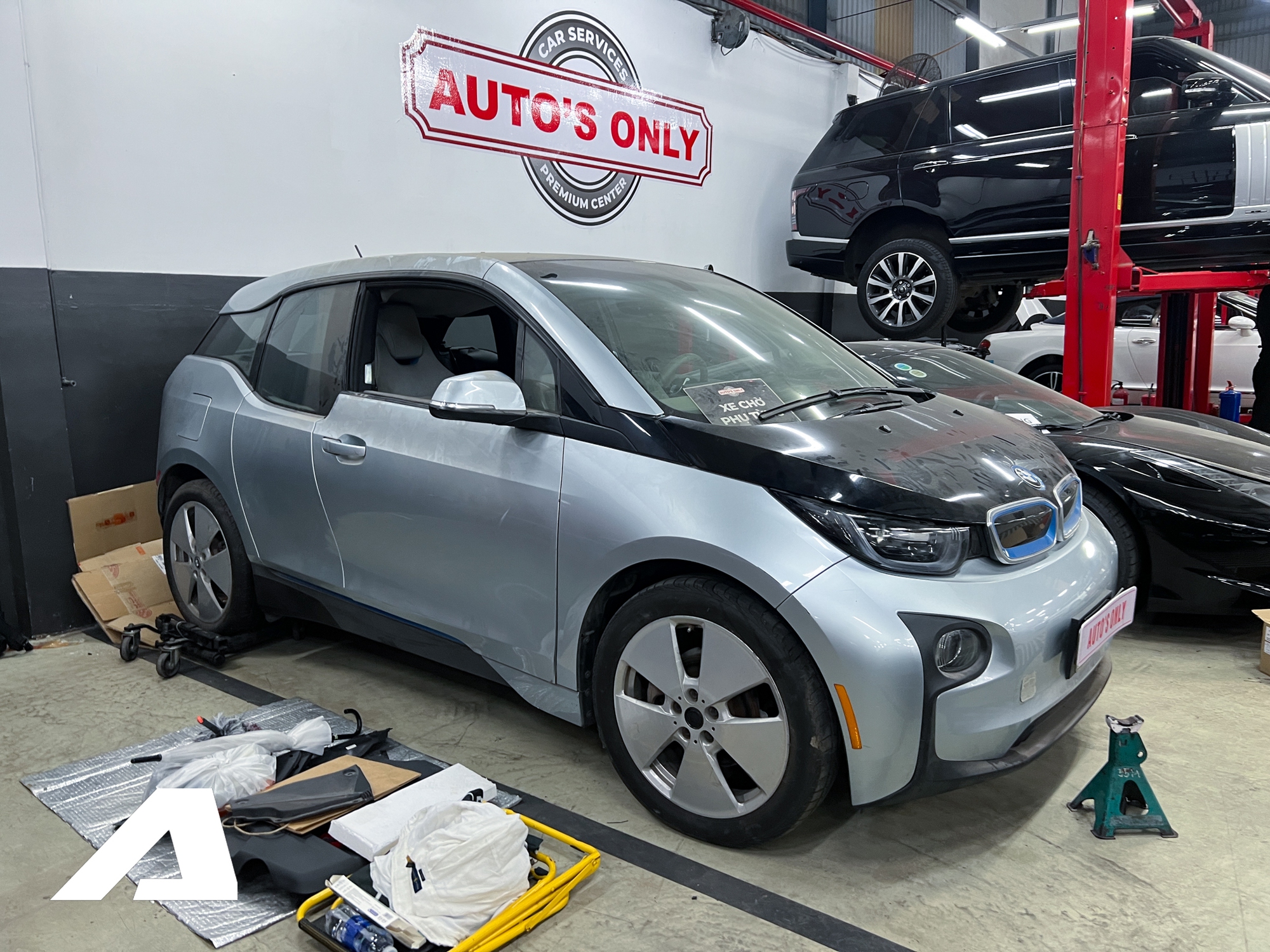 BMW i3 độc nhất Việt Nam bị &lsquo;bỏ rơi&rsquo; suốt 5 năm: B&aacute;m bụi v&agrave; xuống cấp, cần hơn 1 tỷ để sữa chữa- Ảnh 3.