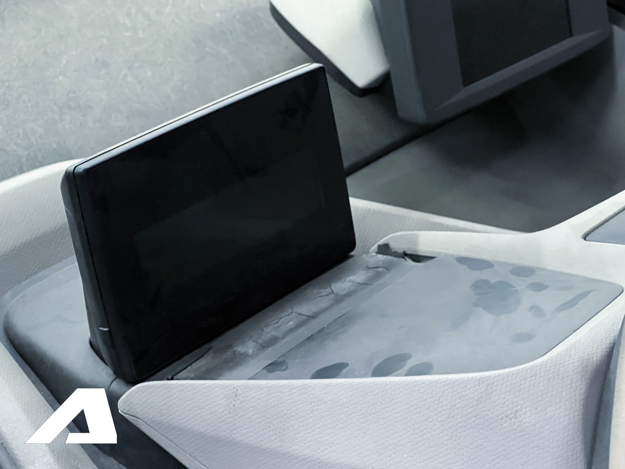 BMW i3 độc nhất Việt Nam bị &lsquo;bỏ rơi&rsquo; suốt 5 năm: B&aacute;m bụi v&agrave; xuống cấp, cần hơn 1 tỷ để sữa chữa- Ảnh 12.