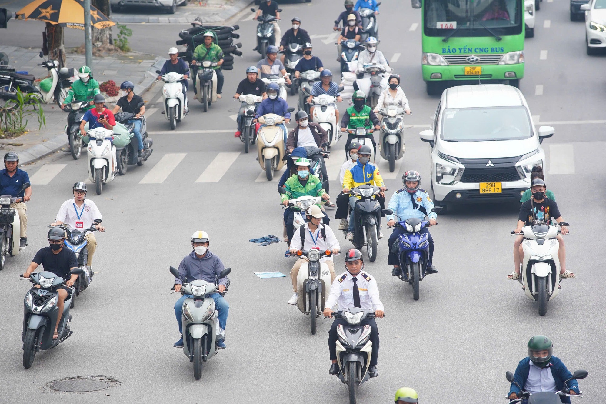 Gi&aacute;m đốc đối ngoại Grab: T&agrave;i xế c&ocirc;ng nghệ l&agrave; nh&oacute;m yếu thế, Nh&agrave; nước n&ecirc;n xem x&eacute;t hỗ trợ từ 10- 20 triệu đồng/người để mua xe điện- Ảnh 2.