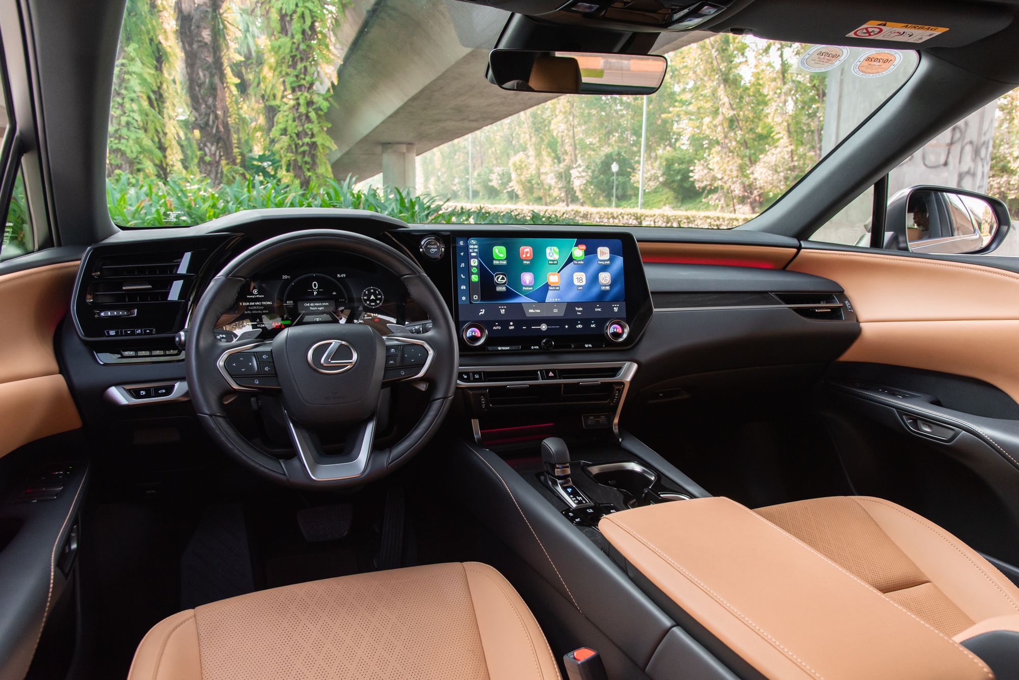 Quyết mua bằng được Lexus RX 350h, chủ doanh nghiệp trẻ tại Lâm Đồng chia sẻ: ‘Mình cần bước xuống xe sau hàng trăm km mà không thấy mệt’- Ảnh 12.