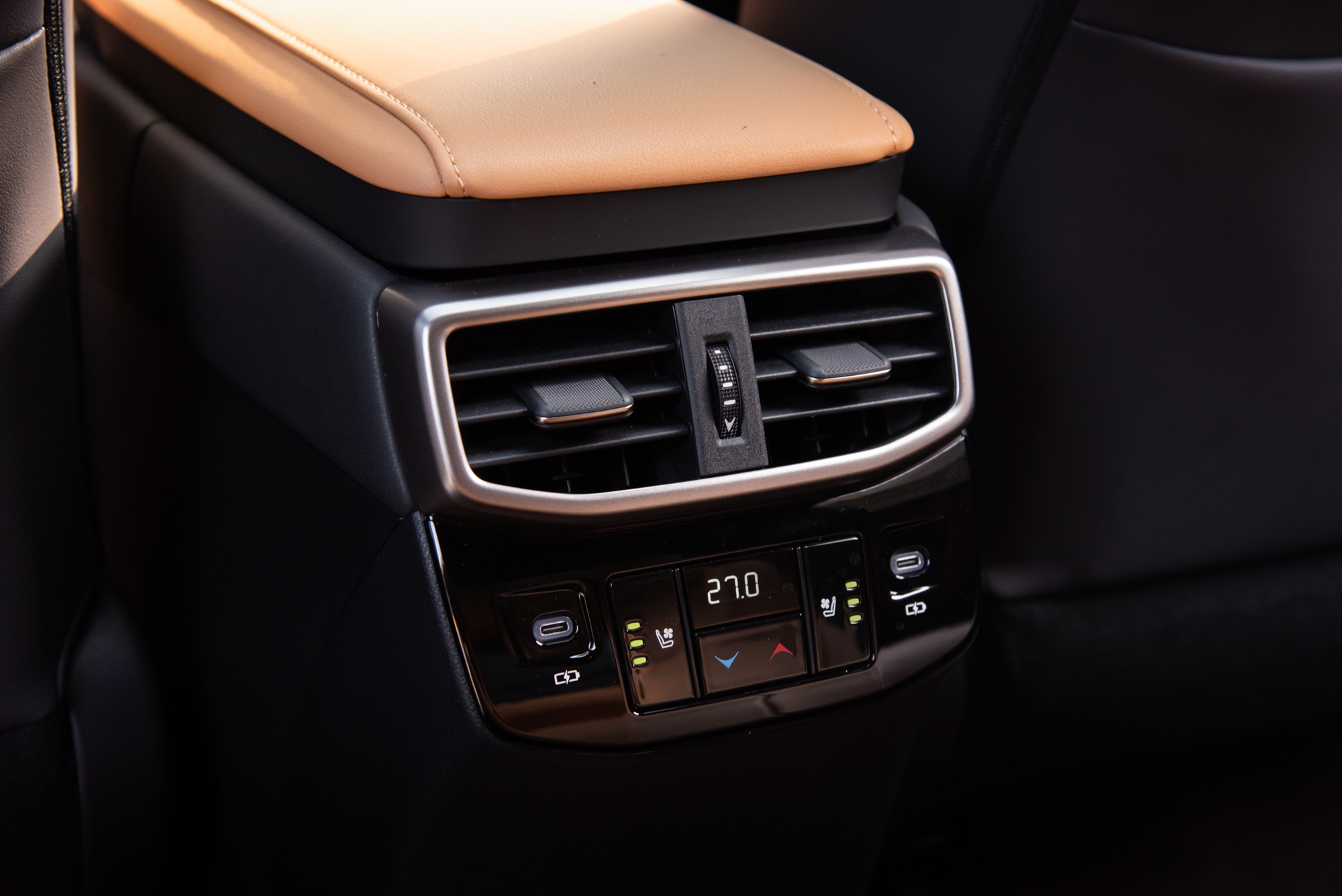 Quyết mua bằng được Lexus RX 350h, chủ doanh nghiệp trẻ tại Lâm Đồng chia sẻ: ‘Mình cần bước xuống xe sau hàng trăm km mà không thấy mệt’- Ảnh 21.