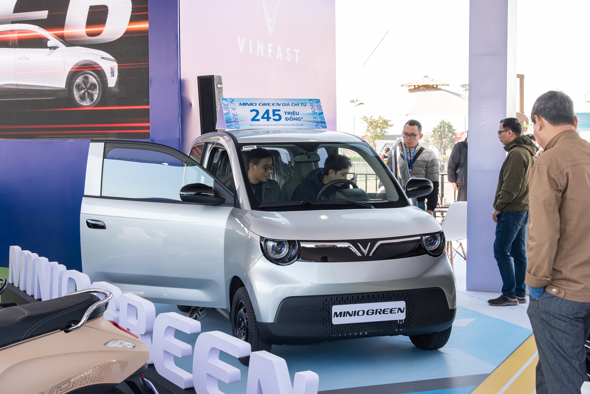 VinFast mang loạt xe hot đến trung tâm triển lãm lớn nhất Đông Nam Á: 10 ô tô, 12 xe máy, có mẫu tải điện đầu tiên thị trường- Ảnh 5. VinFast mang loạt xe hot đến trung tâm triển lãm lớn nhất Đông Nam Á: 10 ô tô, 12 xe máy, có mẫu tải điện đầu tiên thị trường- Ảnh 5.