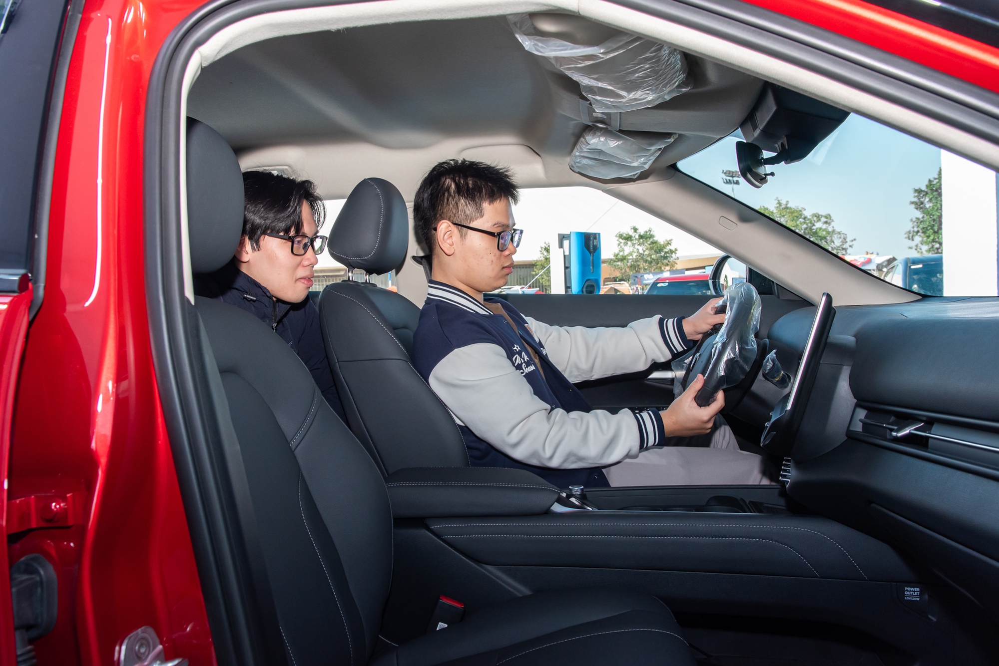 VinFast mang loạt xe hot đến trung tâm triển lãm lớn nhất Đông Nam Á: 10 ô tô, 12 xe máy, có mẫu tải điện đầu tiên thị trường- Ảnh 8. VinFast mang loạt xe hot đến trung tâm triển lãm lớn nhất Đông Nam Á: 10 ô tô, 12 xe máy, có mẫu tải điện đầu tiên thị trường- Ảnh 8.