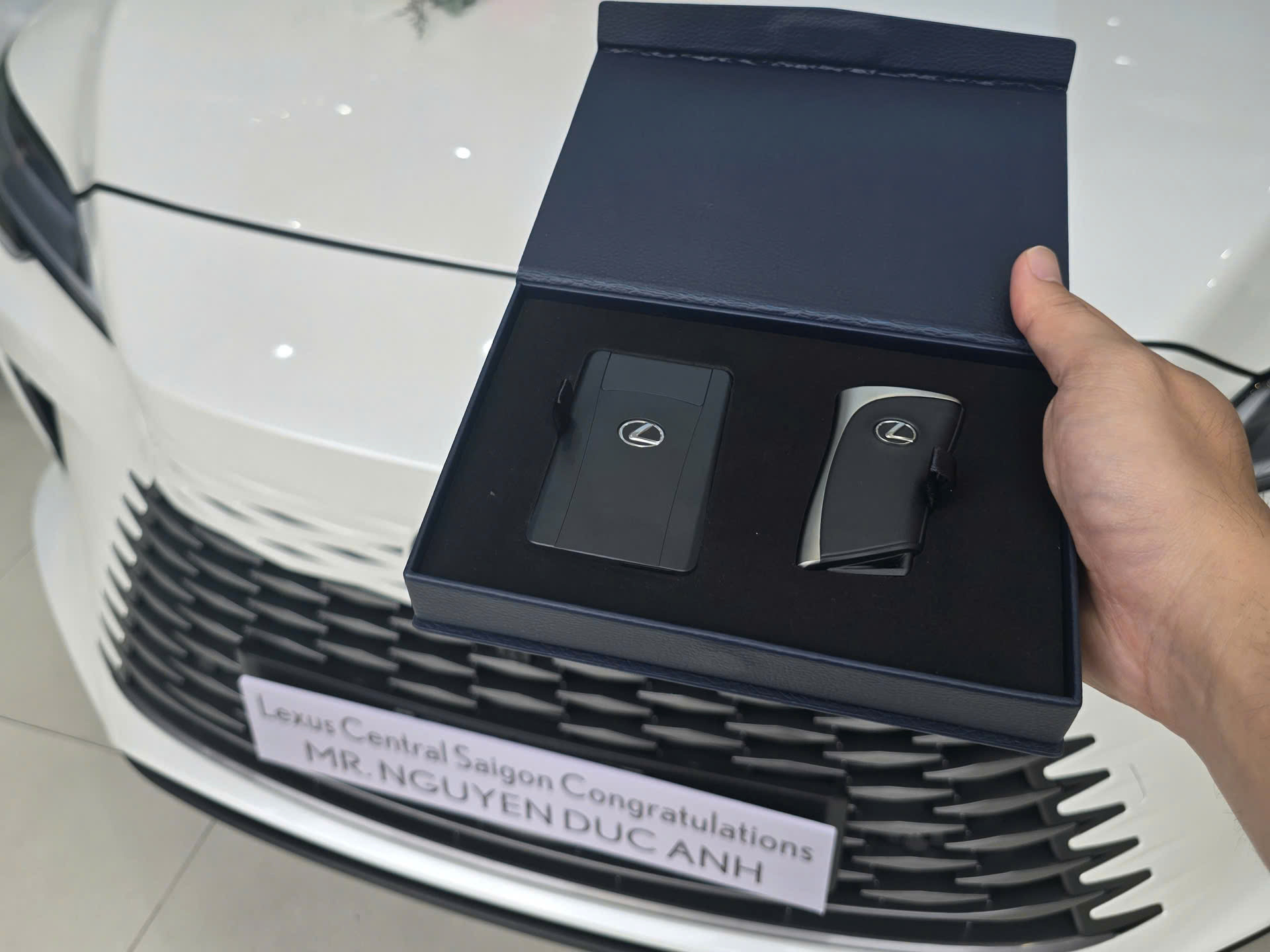 Quyết mua bằng được Lexus RX 350h, chủ doanh nghiệp trẻ tại Lâm Đồng chia sẻ: ‘Mình cần bước xuống xe sau hàng trăm km mà không thấy mệt’- Ảnh 3.