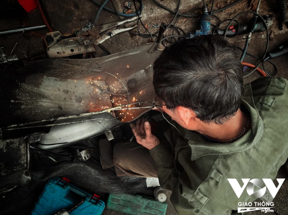 Nghề bơm v&aacute; xe đạp, xe m&aacute;y tr&ecirc;n phố ở H&agrave; Nội sắp biến mất?- Ảnh 11.