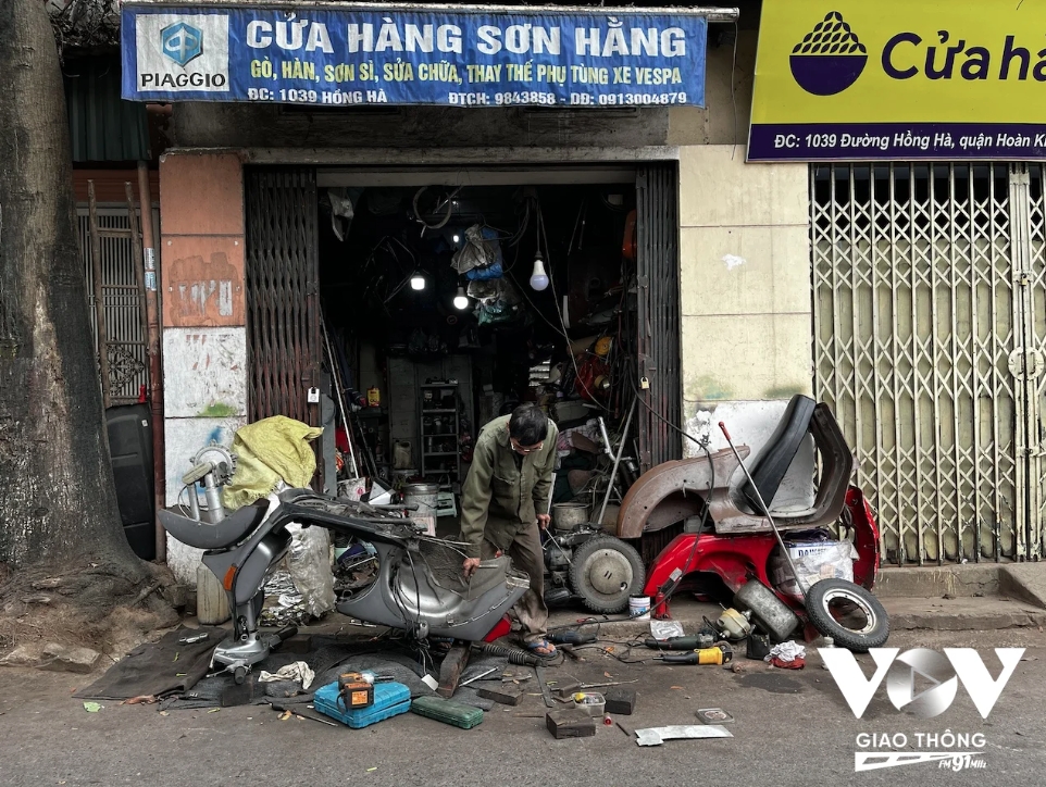 Nghề bơm v&aacute; xe đạp, xe m&aacute;y tr&ecirc;n phố ở H&agrave; Nội sắp biến mất?- Ảnh 13.