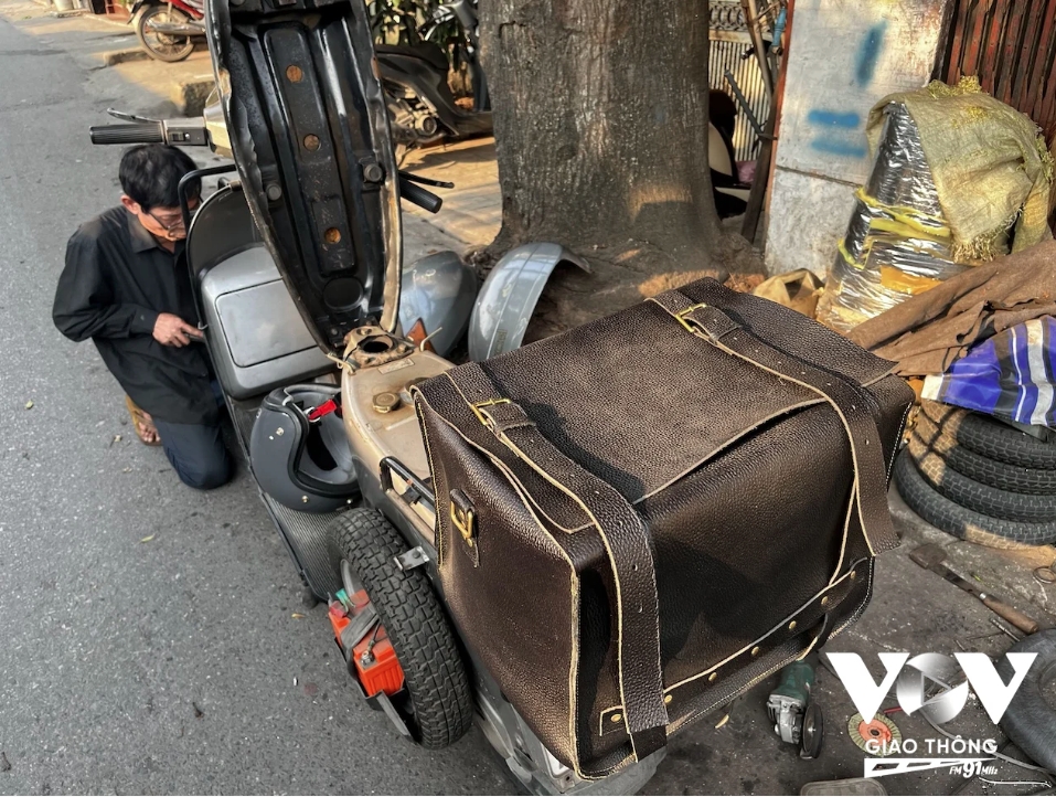 Nghề bơm v&aacute; xe đạp, xe m&aacute;y tr&ecirc;n phố ở H&agrave; Nội sắp biến mất?- Ảnh 14.