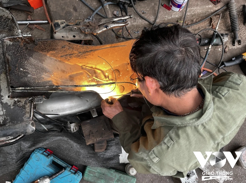 Nghề bơm v&aacute; xe đạp, xe m&aacute;y tr&ecirc;n phố ở H&agrave; Nội sắp biến mất?- Ảnh 15.