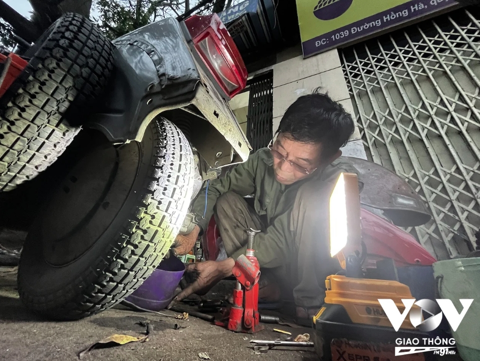 Nghề bơm v&aacute; xe đạp, xe m&aacute;y tr&ecirc;n phố ở H&agrave; Nội sắp biến mất?- Ảnh 18.