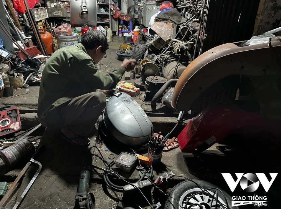 Nghề bơm v&aacute; xe đạp, xe m&aacute;y tr&ecirc;n phố ở H&agrave; Nội sắp biến mất?- Ảnh 19.