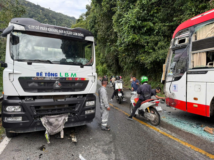 Xe đầu k&eacute;o mất phanh, g&acirc;y tai nạn li&ecirc;n ho&agrave;n tr&ecirc;n đ&egrave;o Bảo Lộc- Ảnh 1.