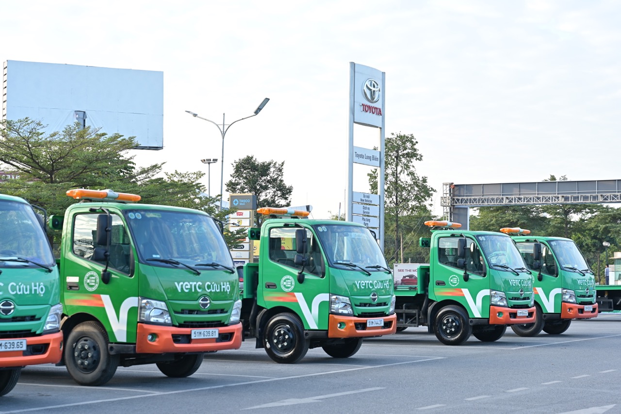 VETC 'lấn s&acirc;n' cứu hộ &ocirc; t&ocirc;: 299.000 đồng/năm, cẩu k&eacute;o 100km, tuy&ecirc;n bố phủ s&oacute;ng tận x&atilde; phường- Ảnh 3.